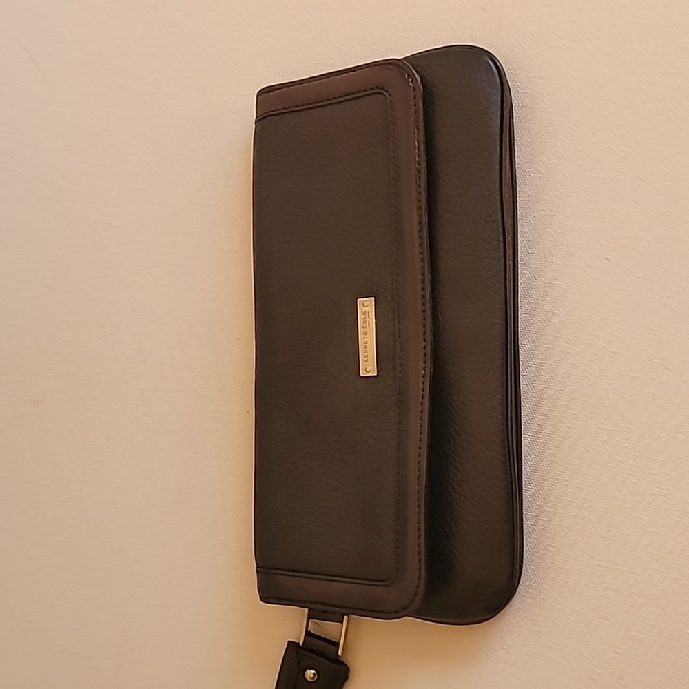 Kenneth Cole Black Leather Wristlet Wallet Clutch